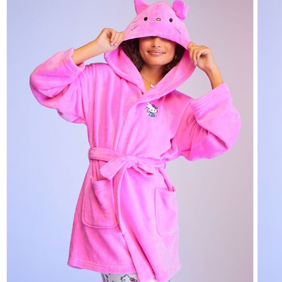 Hello Kitty Other - NWT hello kitty and friends fleece hooded robe